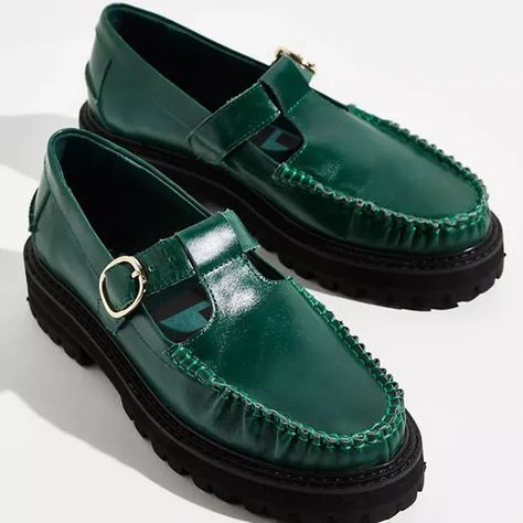 19 Best Loafers to Wear This Fall 2021 | Teen Vogue Best Loafers, Loafers Trend, Fashion Decades, Shoes Boots Heels, Heels Sneakers, Platform Loafers, Free People Shoes, Boots Heels, White Boots