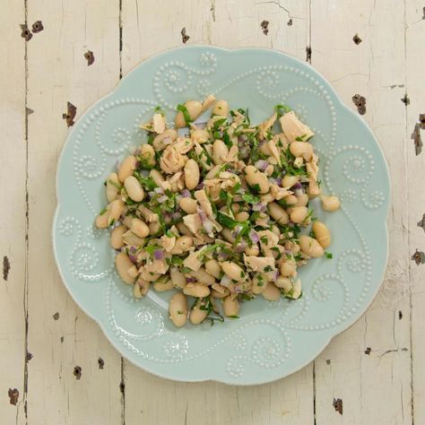 The time-honored Italian pairing of canned tuna and cannellini beans makes a super-simple, satisfying lunch. Serve over salad greens, on grilled whole-wheat country bread or tucked in a whole-wheat pita pocket. Cucumber Photography, Tuna Illustration, Tuna White Bean Salad, Mexican Spinach, Tuna And White Bean Salad, Tuna White Bean, Tofu Meals, White Bean Salad Recipes, Korean Logo