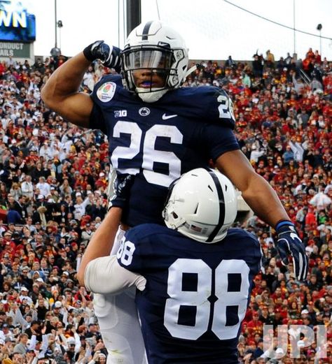 Penn State running back Saquon Barkley #26 runs for a 24-yard touchdown against the USC Trojans in the 2017 Rose Bowl in Pasadena,… Saquon Barkley Penn State, Penn State College, Penn State Logo, Ncaa Football Teams, Draft Day, Saquon Barkley, Penn State Football, Philadelphia Sports, Football Tips