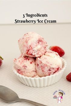 Strawberry Cheesecake Ice Cream, Homemade Strawberry Ice Cream, Strawberry Ice Cream Recipe, Recipes With Whipping Cream, Low Carb Ice Cream, Cheesecake Ice Cream, Milk Ice Cream, Easy Ice Cream, Ice Cream At Home