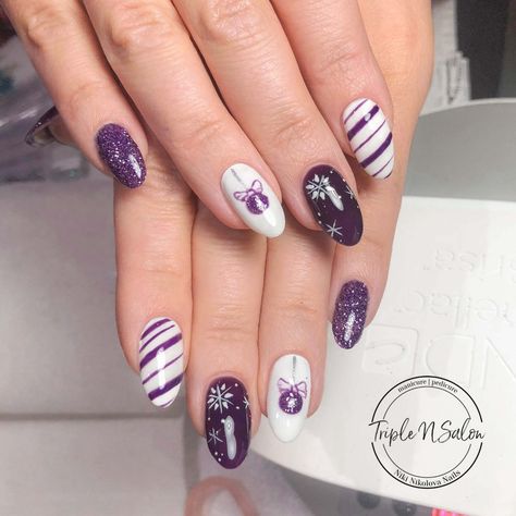 Simple Christmas Nails, Nail Art Noel, Xmas Nail Art, Lilac Nails, Finger Nail Art, Christmas Nails Easy, Christmas Gel Nails, Mermaid Nails, My First Christmas