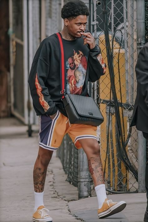 Yg Outfit Style, Mens Basketball Shorts Outfit, Nba Shorts Outfit, Nba Shorts Outfit Men, Basketball Shorts Outfit Mens, Yellow All Star, Oversized Tshirt Outfit Men, Basketball Shorts Outfit, Mens Street Style Urban