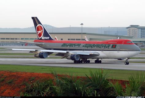 Northwest Airlines, Cargo Aircraft, Sepang, Boeing 747 200, Aviation History, Boeing 747, Disney World Vacation, Paint Schemes, Spacecraft