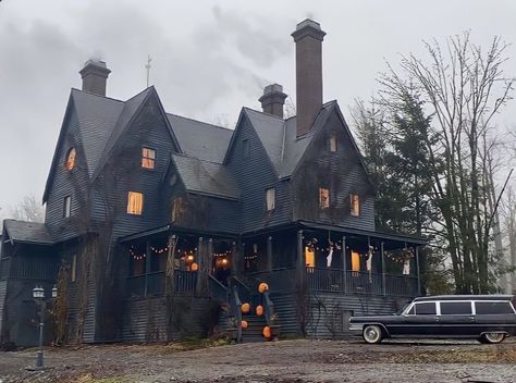 Chilling Adventures Of Sabrina House, Sabrina House, Chilling Adventures Of Sabrina, Spooky House, Sabrina Spellman, Witch House, Happy Things, House Floor, Gothic House