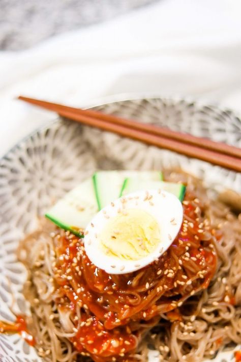 Bibim Naengmyeon (Spicy Korean Buckwheat Noodles) Korean Buckwheat Noodles Recipe, Buckwheat Noodle Recipes, Cold Noodles Korean, Cold Soba Noodle Recipe, Cold Buckwheat Noodles, Bibim Naengmyeon, Korean Noodle Soup, Cold Noodles Recipes, Korean Cold Noodles