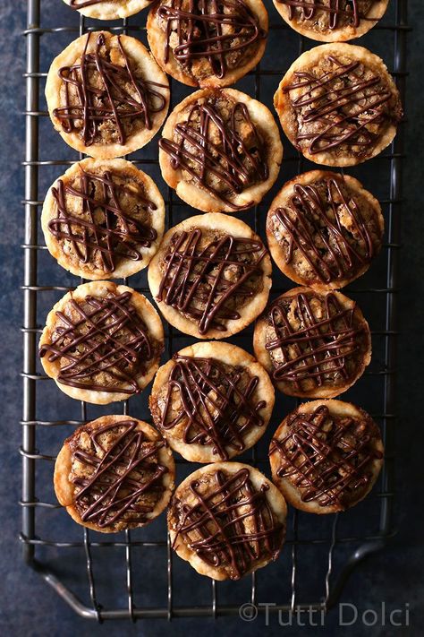 Pecan Tassies Pecan Tassies Recipe, Pecan Tassie Recipe, Pecan Tarts Mini, Tassies Recipe, Berry Pies, Pecan Tassies, Pan Desserts, Mini Recipes, Fudge Stripe Cookies