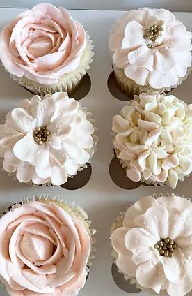 Bridal Shower Food Table, Garden Party Cakes, Decorating Desserts, Table Spread, Garden Party Bridal Shower, Baby Brunch, Bridal Shower Desserts, Shower Desserts, Bridal Shower Inspiration