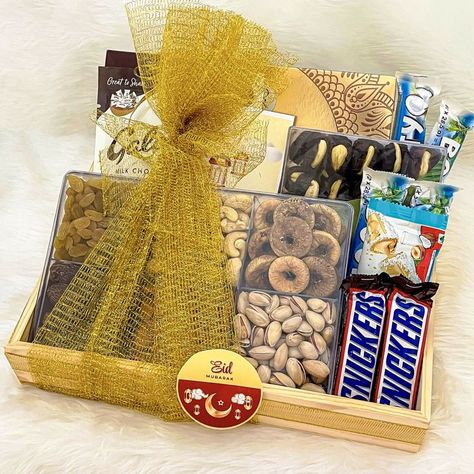 Gift Hamper Decoration Ideas, Eid Gift Hamper Ideas, Eid Packing Ideas, Snack Hampers Idea, Eid Basket Ideas, Eid Baskets Gift Ideas, Eid Hampers Ideas, Eid Gift Box Ideas, Eid Gifts Ideas