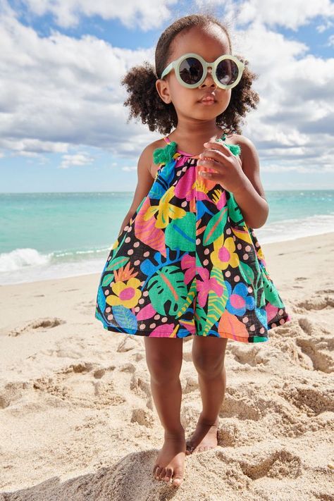 Designed with a sea/beach themed print, this lightweight playsuit has her beach ready. Made with soft cotton fabric, it features tassel detail at the straps. In a breezy silhouette for all day comfort.  100% Cotton. Kids Beach Fashion, Tropical Outfit, Pink Sleeveless Dress, Kids Photoshoot, Tropical Dress, Beach Kids, 인물 사진, Summer Baby