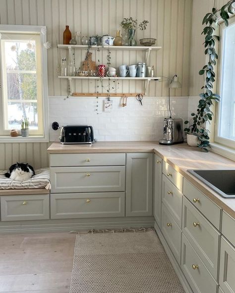 1920s Interior, My Scandinavian Home, French Farmhouse Kitchen, Swedish House, Lots Of Cats, Scandinavian Kitchen, Home Design Living Room, Rustic Living, Kitchen Diner