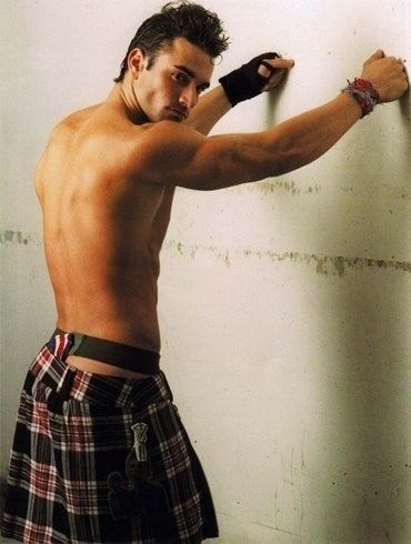 Community Post: 40 Shirtless Guys In Kilts Tom Hiddleston Shirtless, Men Wearing Skirts, Scottish Man, Men In Kilts, Shirtless Men, Good Looking Men, Tom Hiddleston, Kilt, Eye Candy