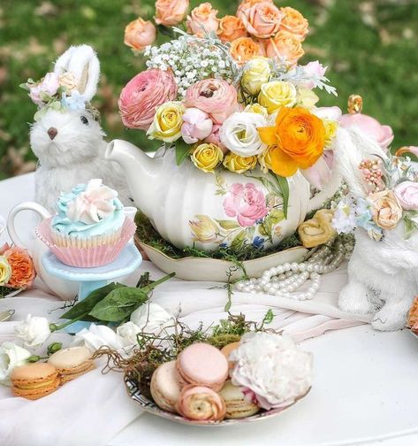 Tea Party Birthday Ideas, Fairy Photos, Vintage Dessert Tables, Tea Party Table Settings, Tea Party Party, Vintage Party Ideas, Shabby Chic Cakes, Music Birthday Party, Tea Party Tea