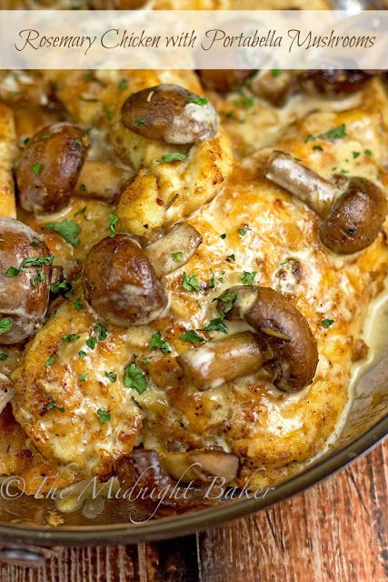 Rosemary Chicken with Portabella Mushrooms by themidnightbaker #Chicken #Rosemary #Portabella Dish With Mushrooms, Veggie Diet, Portabella Mushrooms, Gourmet Chicken, Iron Recipes, Easy Skillet, Stuffed Portabella Mushrooms, Chicken Entrees, Rosemary Chicken