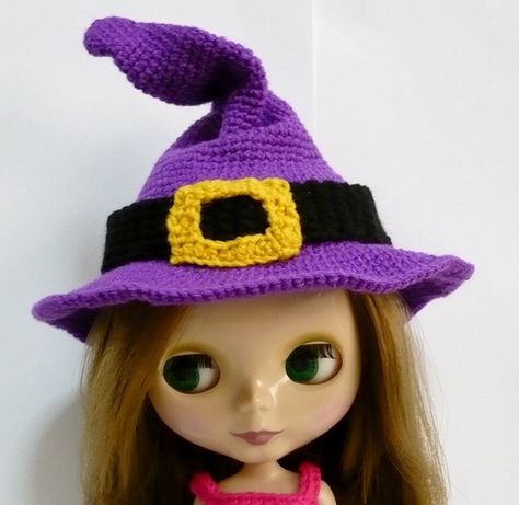 Blythe - Crocheted Hat - Witch by melbangel, via Flickr Purple Hat, Crochet Halloween, Crocheted Hat, Kids Crochet, Purple Hats, Witch Doll, Blythe Dress, Interesting Photos, Crochet For Kids