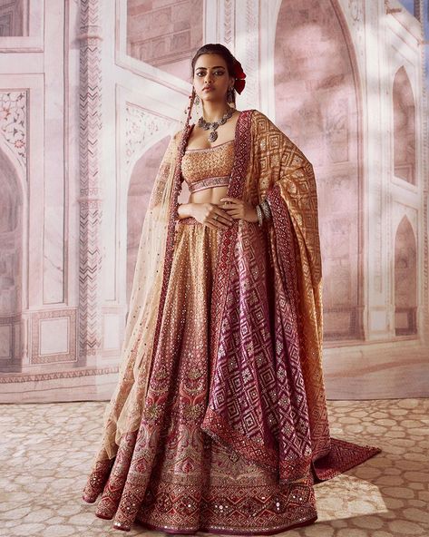 Ivory Lehenga Bridal, Zardozi Lehenga, Red Wedding Lehenga, Ivory Lehenga, Red Bridal Lehenga, Dabka Work, Red Dupatta, Velvet Lehenga, Wedding Lehenga Designs