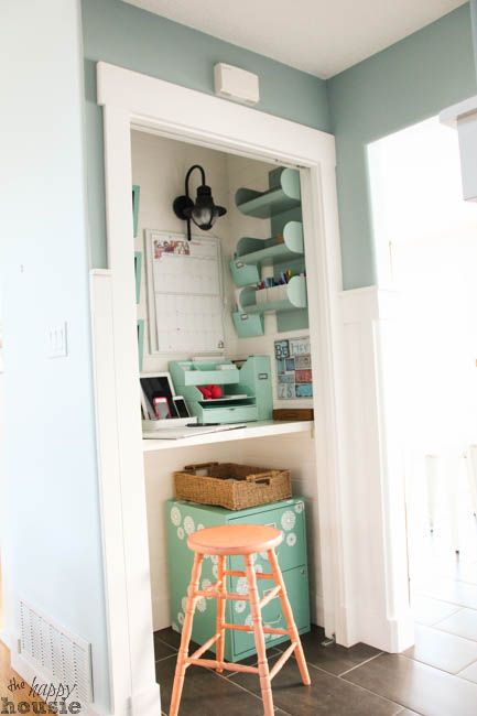 Command Central Station {Getting Organized with a Command Center in a Closet} - The Happy Housie Built In Closet Desk Work Stations, Coat Closet Office, Small Craft Closet, Closet Office Organization, Closet Desk, Hallway Closet, Home Office Closet, Tiny Office, Closet Office