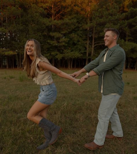 Field couples photoshoot Open Field Couple Photoshoot, Couple Field Photoshoot, Field Couples Photoshoot, Anniversary Photo Shoot, Fall Couples, Couples Pics, Anniversary Photo, Anniversary Photoshoot, Couple Photoshoot