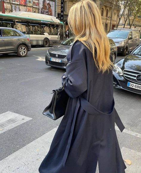 Blue Trench Coat Aesthetic, Blue Leather Trench Coat Outfit, Navy Trench Coat Outfit Women, Dark Blue Trench Coat Outfit, Navy Blue Trench Coat Outfit, Dark Trench Coat, Blue Trench Coat Outfit, Navy Trench Coat Outfit, Burberry Trench Coat Outfit