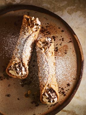 whipped ricotta tiramisu cannoli Tiramisu Cannoli, Cannoli Recipe, Whipped Ricotta, Tiramisu Recipe, Easy Homemade Recipes, Cannoli, Cakepops, Beignets, Sweets Desserts