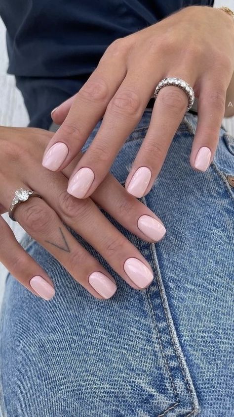 Pink Nails Classy Simple, Short Dip Nails Summer 2024, Short Nail Inspo Summer 2024, Basic Short Nails, Fake Nails Short Square, Manicure Shellac, Nails Short Square, Square Press On Nails, Press On Nails Short