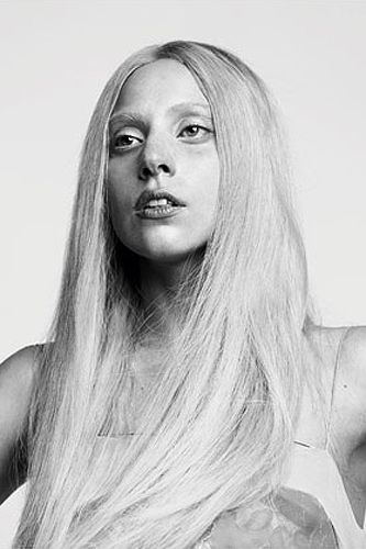 Lady Gaga "makeupless" - i personally like her "oh not so dramatic" look Lady Gaga Natural, Lady Gaga Without Makeup, Gaga Photoshoot, Lady Gaga Photoshoot, Lady Gaga Fashion, Celebs Without Makeup, Makeup Humor, Photoshoot Makeup, Musica Rock