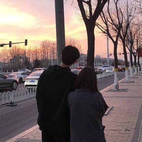 Asian Couple Faceless, Duo References, Couple Faceless, Asian Couple, Pfp Matching, Couple Poses Reference, Scenery Background, Feminine Women, Ulzzang Couple