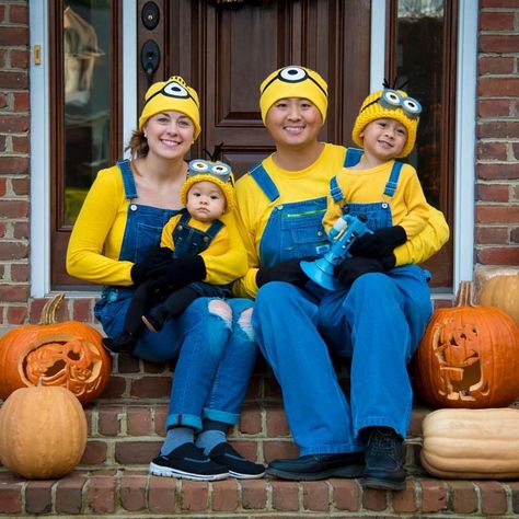 Minion Family Halloween Costumes, Family Minion Halloween Costumes, Minion Couple Costume, Minion Family Costume, Minon Costume, Minions Fancy Dress, Minions Costume, Halloween Costumes Family, Minion Outfit