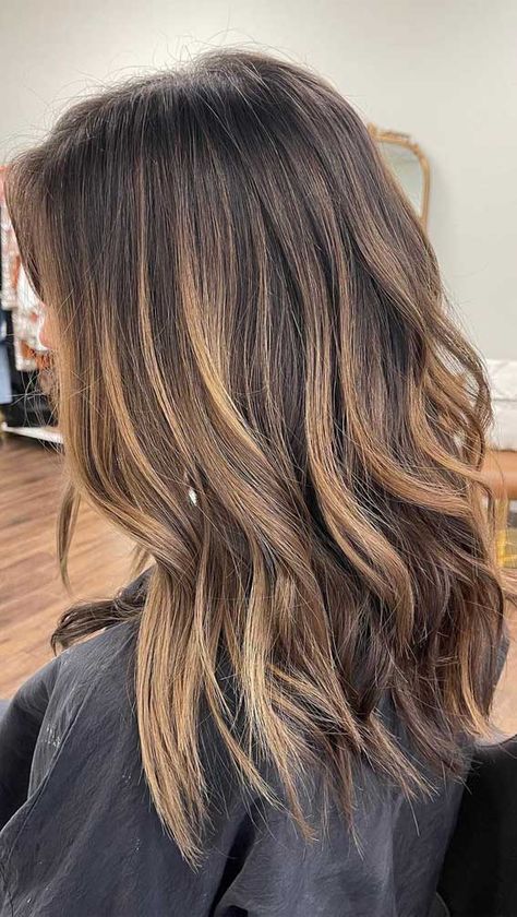 Best Brunette Balayage, Balayage Colors For Brunettes, Lighter Fall Hair Colors, Brown Hair Colors For Olive Skin Tone, Fall Hair Burnett, Fall Balayage Medium Length Hair, Fall Glaze Hair, Easy Brunette Hair Color, 2023 Autumn Hair Trends