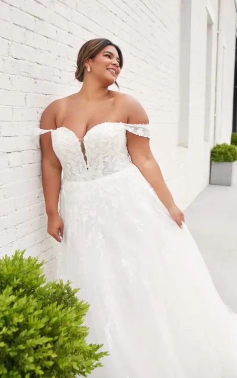 Plus Size A-Line Wedding Dress with Pockets | Style 7899+ Gown Pictures, Wedding Dress With Pockets, Blush Bridesmaid Dresses, Stella York, Essense Of Australia, Dress Gallery, Romantic Lace, Casual Lace, Boho Casual