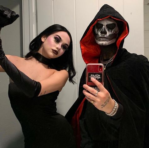 Halloween Parejas, Grunge Couple, Ayam Bakar, Halloween Coustumes, Devils Night, Couples Halloween Outfits, Cute Couple Halloween Costumes, Trendy Halloween Costumes, Maggie Lindemann