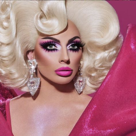 Alyssa Edwards, Drag Queen Outfits, Drag Make-up, Drag Queen Makeup, Barbie Makeup, Queen Aesthetic, Drag Makeup, Queen Makeup, Lots Of Makeup