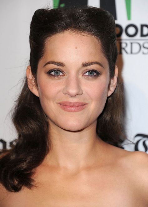 Marion Cotillard Marion Cotillard Makeup, Marion Cotillard Hair, Winter Bright, Nontoxic Beauty, Red Carpet Hair, Marion Cotillard, Dark Autumn, Soft Classic, French Chic