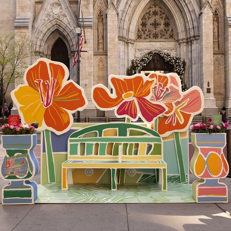 Spring In New York, Japanese Watercolor, Van Cleef And Arpels, Live Painting, Public Spaces, Spring Blooms, Display Design, Van Cleef Arpels, Van Cleef