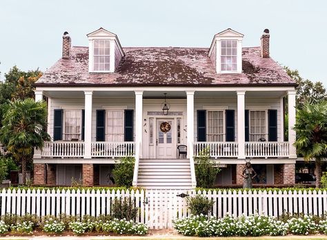 Historical Homes on Instagram: “New Orleans, Louisiana 1850 For Sale $2,200,000 5 Bed 4 Bath 5,731sqft ‘Christoval Morel House’ 1347 Moss St” Louisiana Farmhouse, New Orleans Architecture, Architecture Foundation, New Orleans History, Creole Cottage, Historical Homes, New Orleans Homes, New Orleans Louisiana, Interior Photo