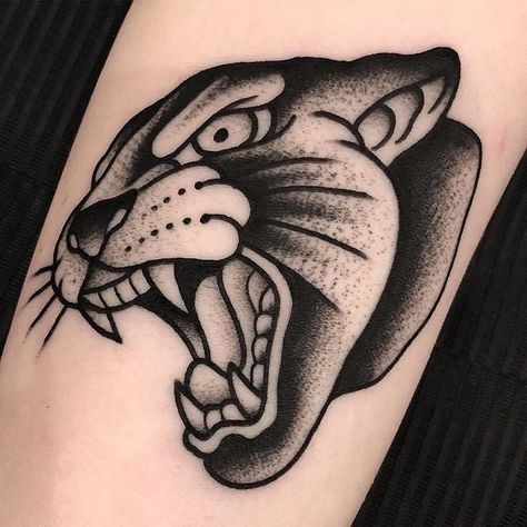 Tattoo Designs Traditional, Fake Skin Tattoo, Traditional Black Tattoo, Leopard Tattoos, Panther Tattoo, Kunst Tattoos, Tattoo Old School, Omerta Tattoo, Traditional Tattoo Sleeve