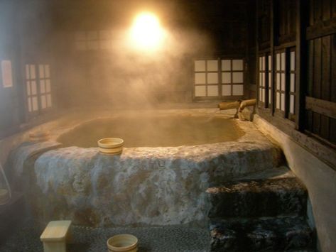 Japanese Bath House, Baños Shabby Chic, Japanese Spa, Japanese Onsen, Japanese Hot Springs, Hot Tub Room, Ancient Chinese Architecture, Piscina Interior, Japanese Bath