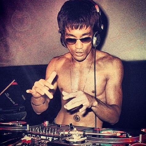 Go DJ!!! #bruceLEE #DJ ...on the 1's & 2's #simplesundays #music is #LIFE ...Lets Go #knicks | Flickr - Photo Sharing! Burning Men, Bruce Lee Quotes, Bruce Lee Photos, Mickey Rourke, Enter The Dragon, Rock N’roll, Celebrity Trends, I'm With The Band, Foto Vintage