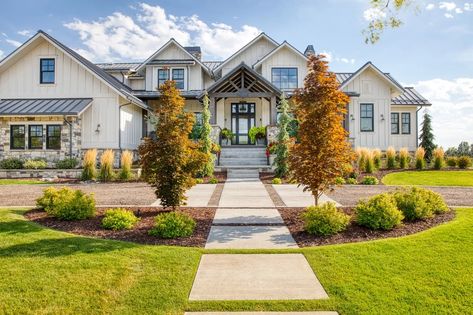 Large Pavers Walkway, Farmhouse Walkway, Large Concrete Pavers, Front Entry Landscaping, Pavers Walkway, Large Pavers, Elegant Entryway, Paver Walkway, New Orleans Homes