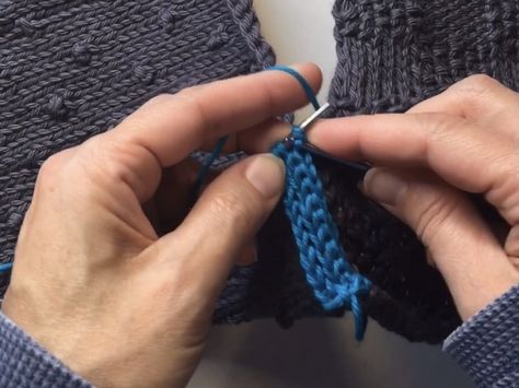 Two knitting needles are being used to join two knitted squares together with an icord. Joining Knitted Squares Together, Knitted Squares, Knitting Squares, Mitered Square, Knitting Help, Baby Knitting Patterns Free, I Cord, Double Pointed Needles, Square Blanket