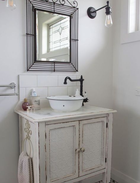 Vanity Basin Ideas, Unique Bathroom Vanity Ideas, Upcycle Bathroom, Upcycled Vanity, Vanity Photography, Country Kitchen Backsplash, Farmhouse Style Bathroom Vanity, Farmhouse Style Bathroom, Antique Bathroom Vanity