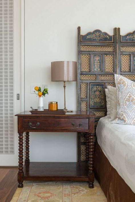 European Inspired Bedroom, Room Dividers As Headboards, Spanish Bedroom Decor, Screen Headboard, Asian Inspired Bedroom, Antique Headboard, Room Divider Headboard, Headboard Bedroom, U Design