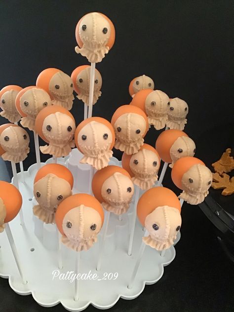 Trick r Treat Sam Cake pops Trick R Treat Birthday Party, Horror Movie Cake Pops, Horror Movie Desserts, Horror Cake Pops, Scary Cake Pops, Trick Or Treat Movie, Smash Chocolate, Trick R Treat Movie, Spooky Foods