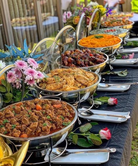 Birthday Catering Ideas Buffet, Caribbean Food Buffet, Buffet Dinner Wedding, Buffet Catering Display, African Wedding Food Buffet, Indian Food Wedding Buffet, Food Platter Decoration Ideas, Hot Food Table Display, Wedding Food Table Set Up Buffet Ideas