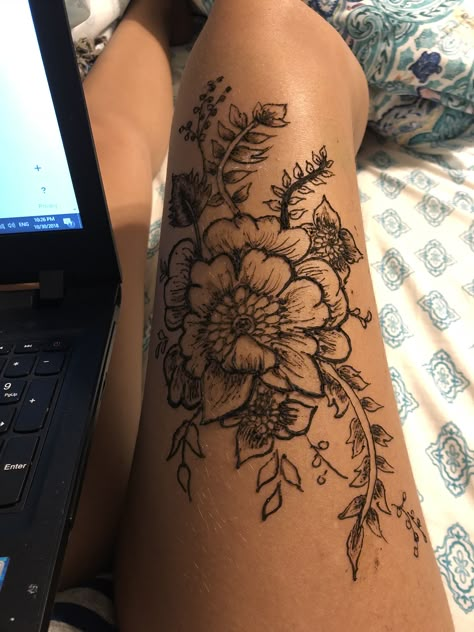 Henna Designs Foot, Henna Tattoo Designs Leg, Henna Back Tattoo, Henna Thigh Tattoo, Henna Leg, Henna Leg Tattoo, Body Henna, Thigh Henna, Leg Henna Designs