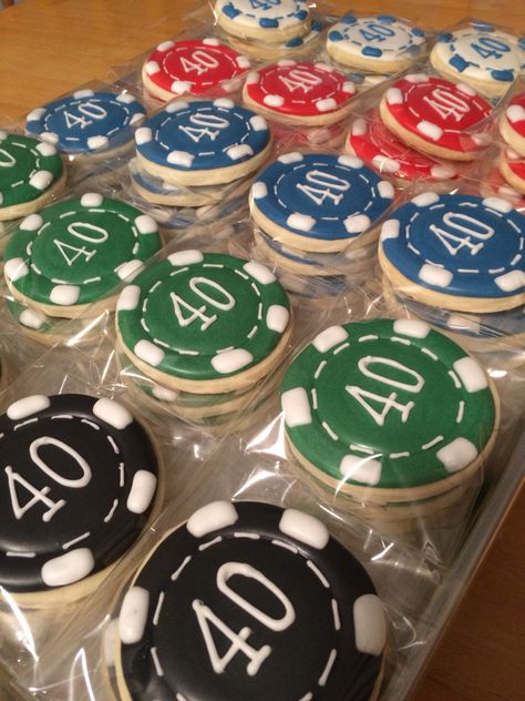 Poker chip decorated cookies. Tema Vegas, Casino Party Ideas, Casino Birthday Party, Vegas Theme Party, Casino Royale Theme, Casino Birthday, Casino Theme Party Decorations, Vegas Theme, Casino Party Decorations