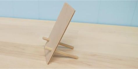 Diy Wood Easel Stand, Easel Diy, Diy Easel, Kids Party Ideas, Table Easel, Wood Easel, Craft Booth Displays, Diy Display, Display Easel