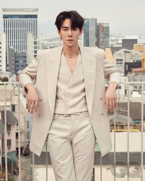 유연석 on Instagram: "@gqtaiwan
#GQTAIWAN #2024SuitWalk" Romantic Doctor Teacher Kim, Dr. Romantic, A Werewolf Boy, Yoo Yeon Seok, Korean Star, Light Summer, Asian Actors, Asian Men, Korean Actors