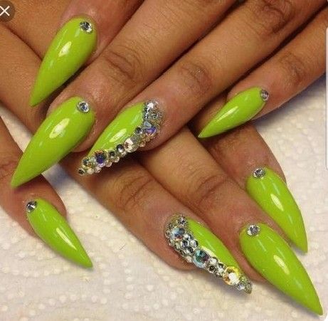 Stiletto summer Lime bling Green Nails With Rhinestones, Nail Gem Designs, Long White Nails, Lime Nails, Lime Green Nails, Stiletto Nails Short, Almond Nail Art, Neon Green Nails, Green Acrylic Nails