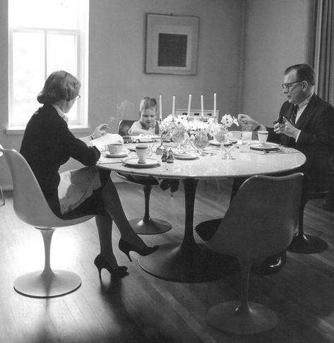 Eero Saarinen Tulip Table, Knoll Table, Eames Table, Saarinen Tulip Table, Tulip Side Table, Saarinen Table, Tulip Dining Table, Alexander Girard, Tulip Chair