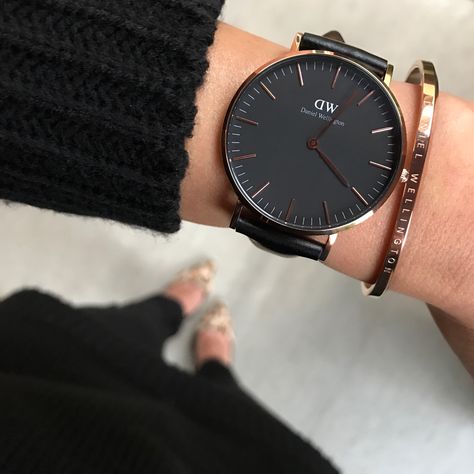 Daniel Wellington Black Watch Women, Daniel Wellington Watch Women, Daniel Wellington Black, Inspi Outfit, Watches Women Black, Daniel Wellington Watch Men, Pretty Watches, Womens Designer Watches, Wear Watch